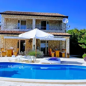 villa-androcec.primorje-gorskikotar.com/